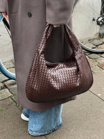 Elegant Women's Shoulder Bag Crafted from Premium Synthetic Leather with Roomy Interior | Perfect for Everyday and Office Use