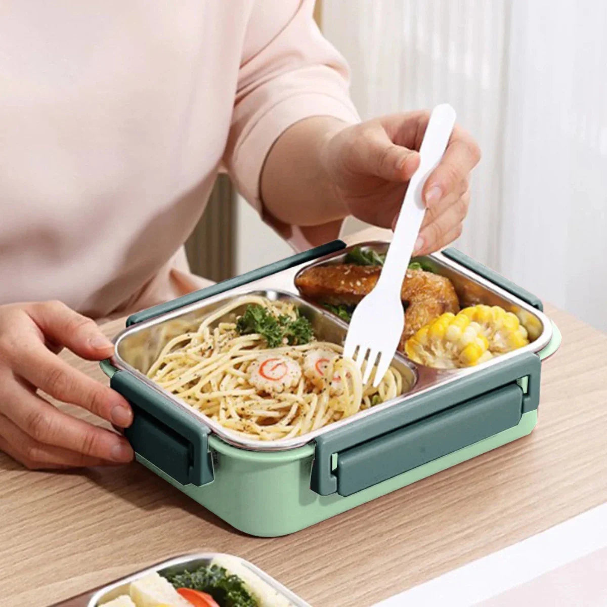 Insulated Heating Container for Warm Meals