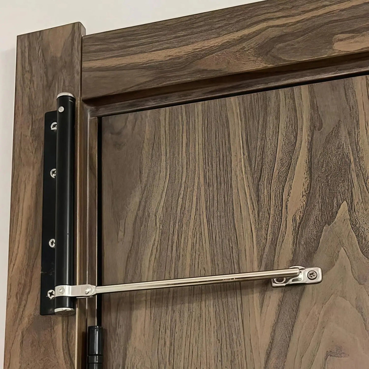 Quiet and Even Automatic Door Closer for Safe Door Closure
