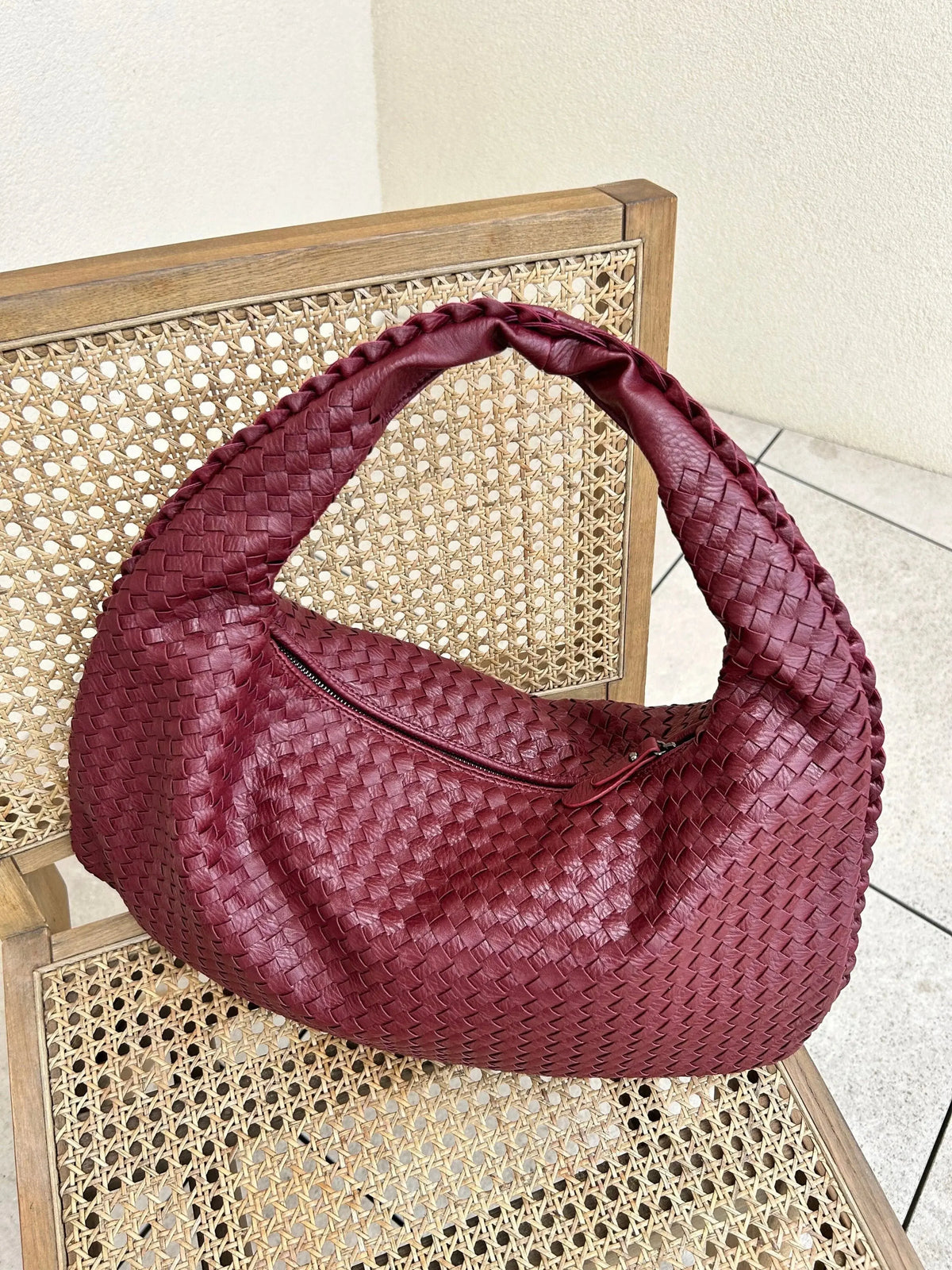 Multi-Purpose Woven Leather Hobo Bag – Lightweight and Ideal for Daily Use
