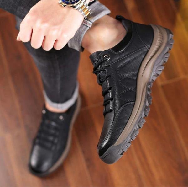 Casual Men's Leather Footwear for All-Day Comfort and Protection