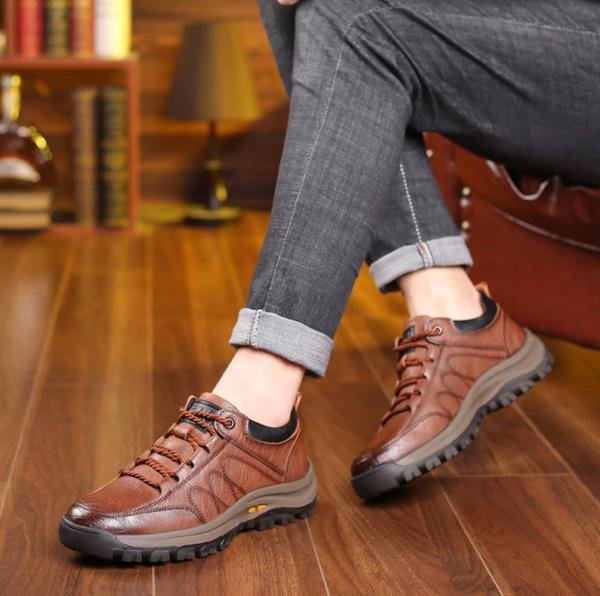 Casual Men's Leather Footwear for All-Day Comfort and Protection