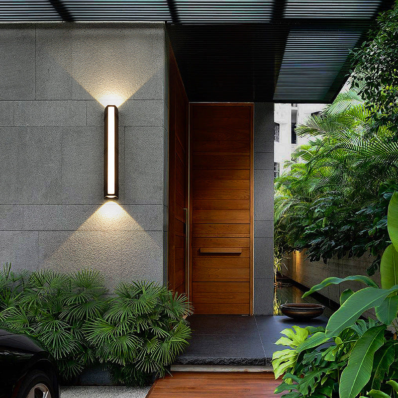 Modern Waterproof Black LED Outdoor Wall Light for Patios