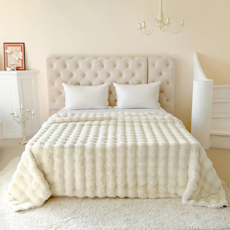 Double-Layered Extra Thick Fleece Blanket | Soft Rabbit Fur Imitation | Versatile and Easy to Care For