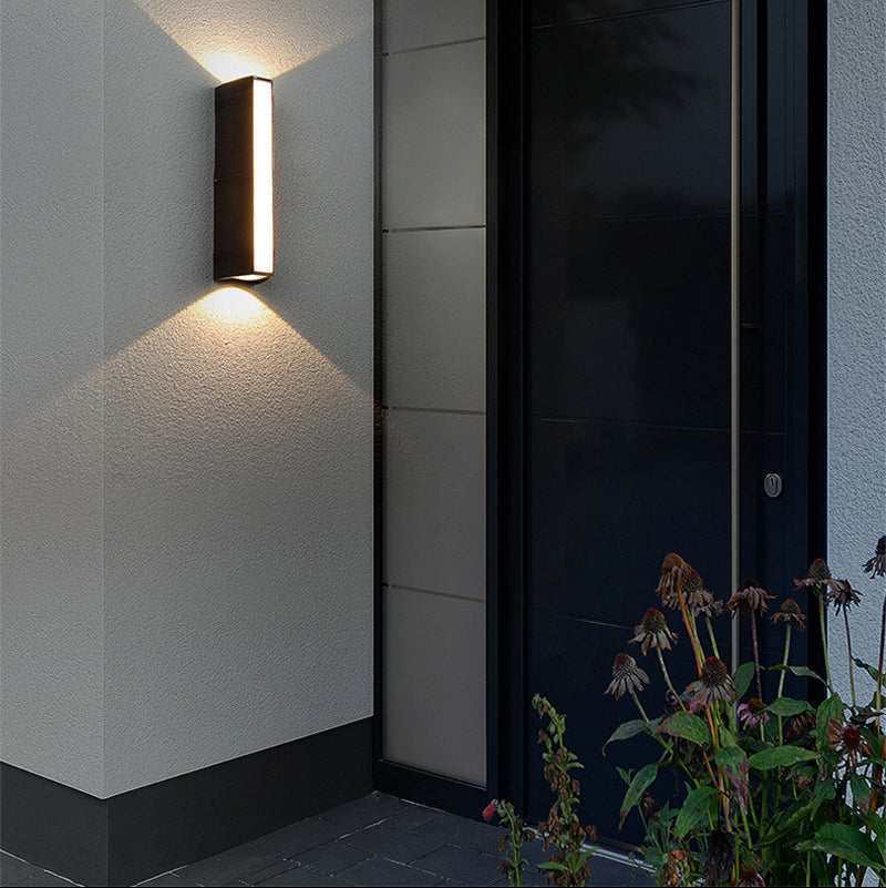 Modern Waterproof Black LED Outdoor Wall Light for Patios