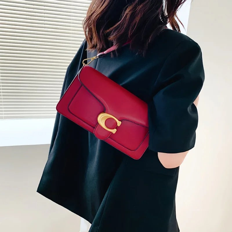 Chic Handbag with Ample Storage Capacity