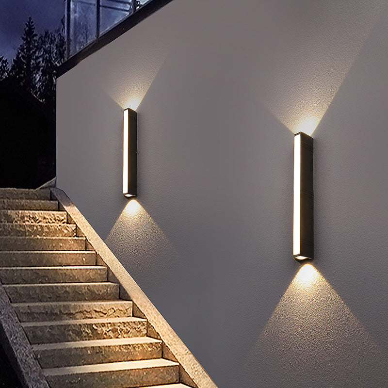 Modern Waterproof Black LED Outdoor Wall Light for Patios